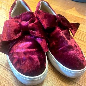 J/Slides Womens Velvet Platform Sneaker With Bow - Burgundy
